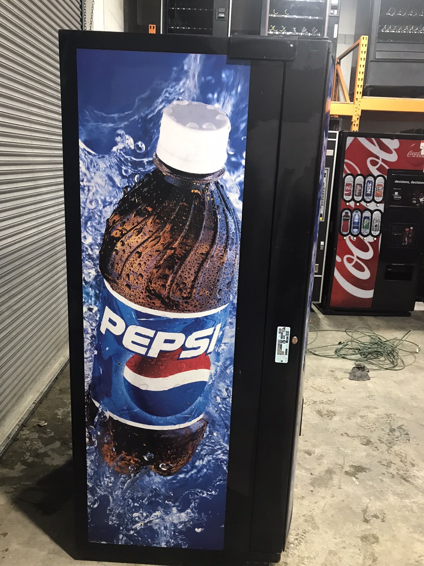 AP LCM2 Snack & Vendo 720 Soda Vending Machines + Free Delivery ...