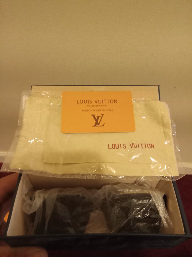 Louis Vuitton Unisex Glasses 