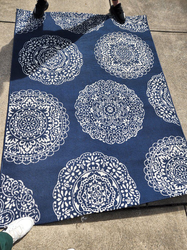Large Rug For Indoor Or Outdoor 5 Foot By 7 Foot