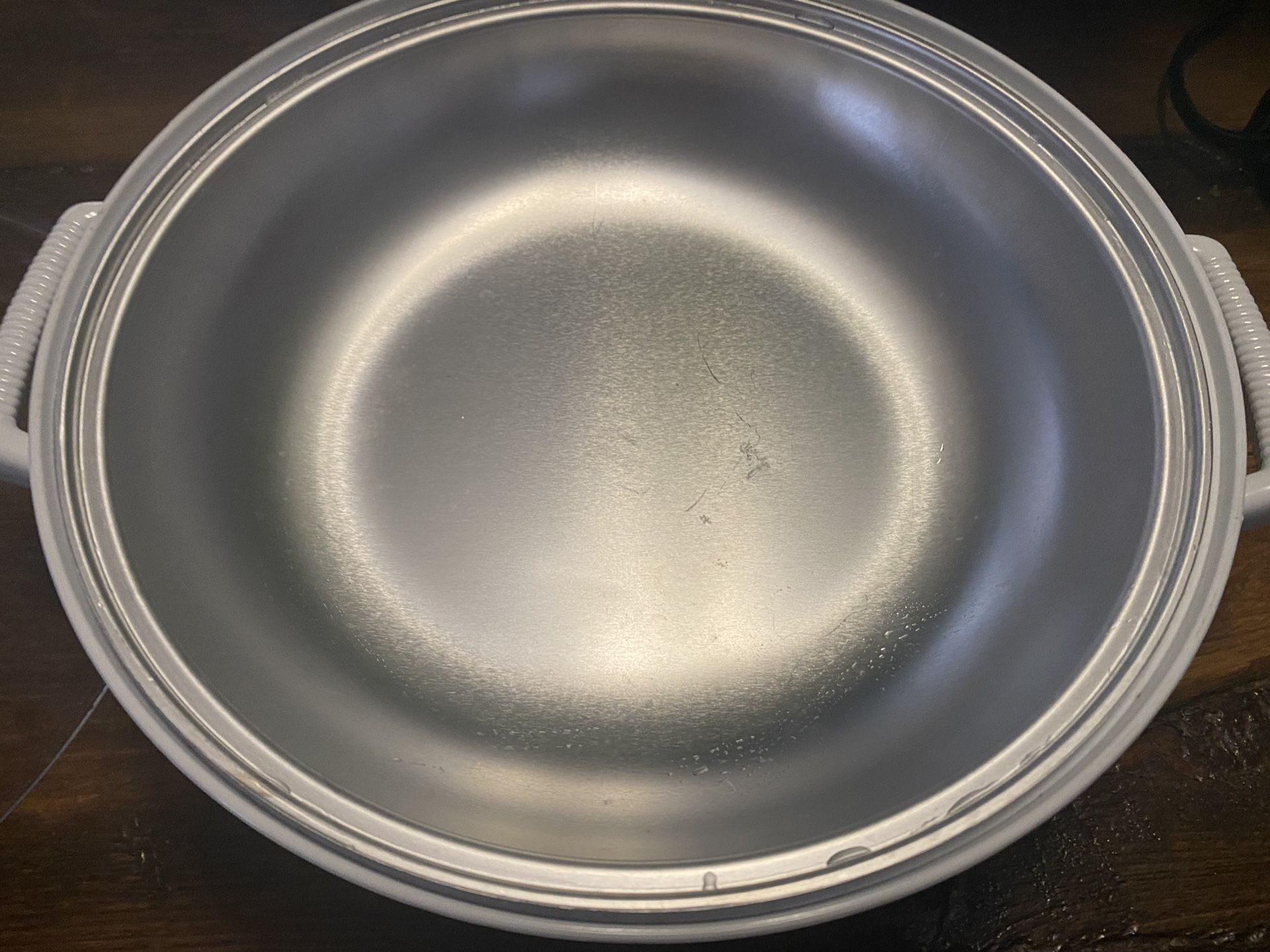 Raffiaware Thermo-Temp 3 Piece Covered Serving Bowl and Aluminum Liner USA.   Vintage mid century Raffiaware Thermo-Temp  3 piece lidded serving bowl 