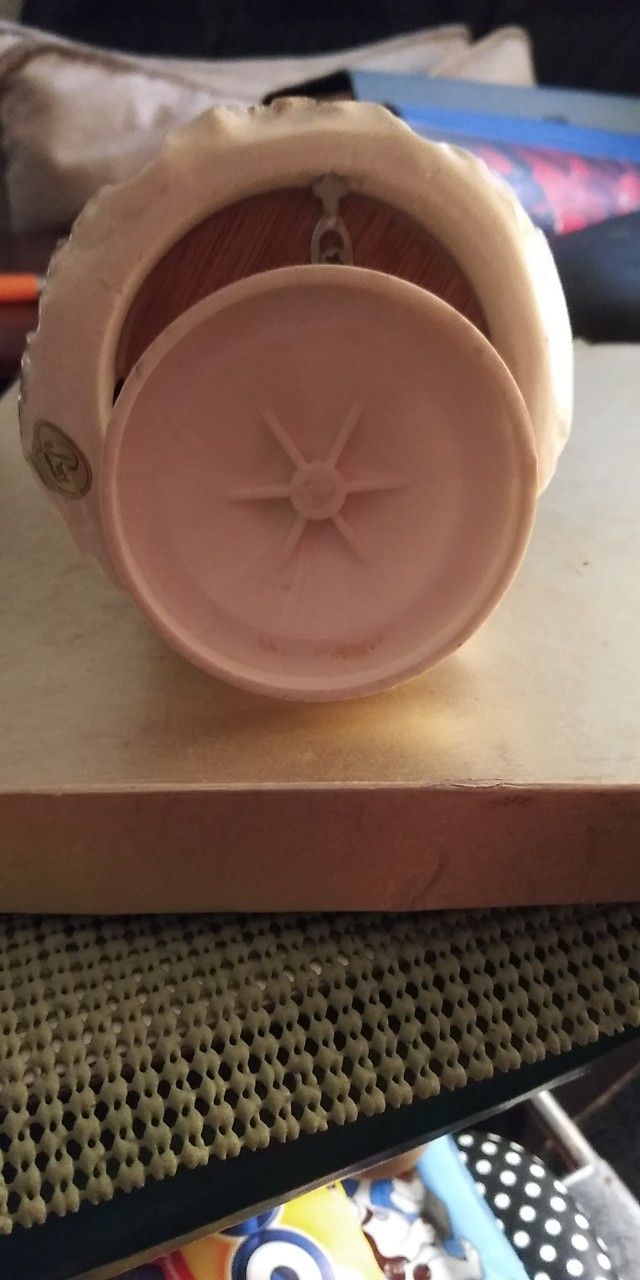 VINTAGE COLLECTIBLE LADIES MISS NOVEMBER CERAMIC PORCELAIN "HAPPY BIRTHDAY" MUSIC BOX MADE IN JAPAN