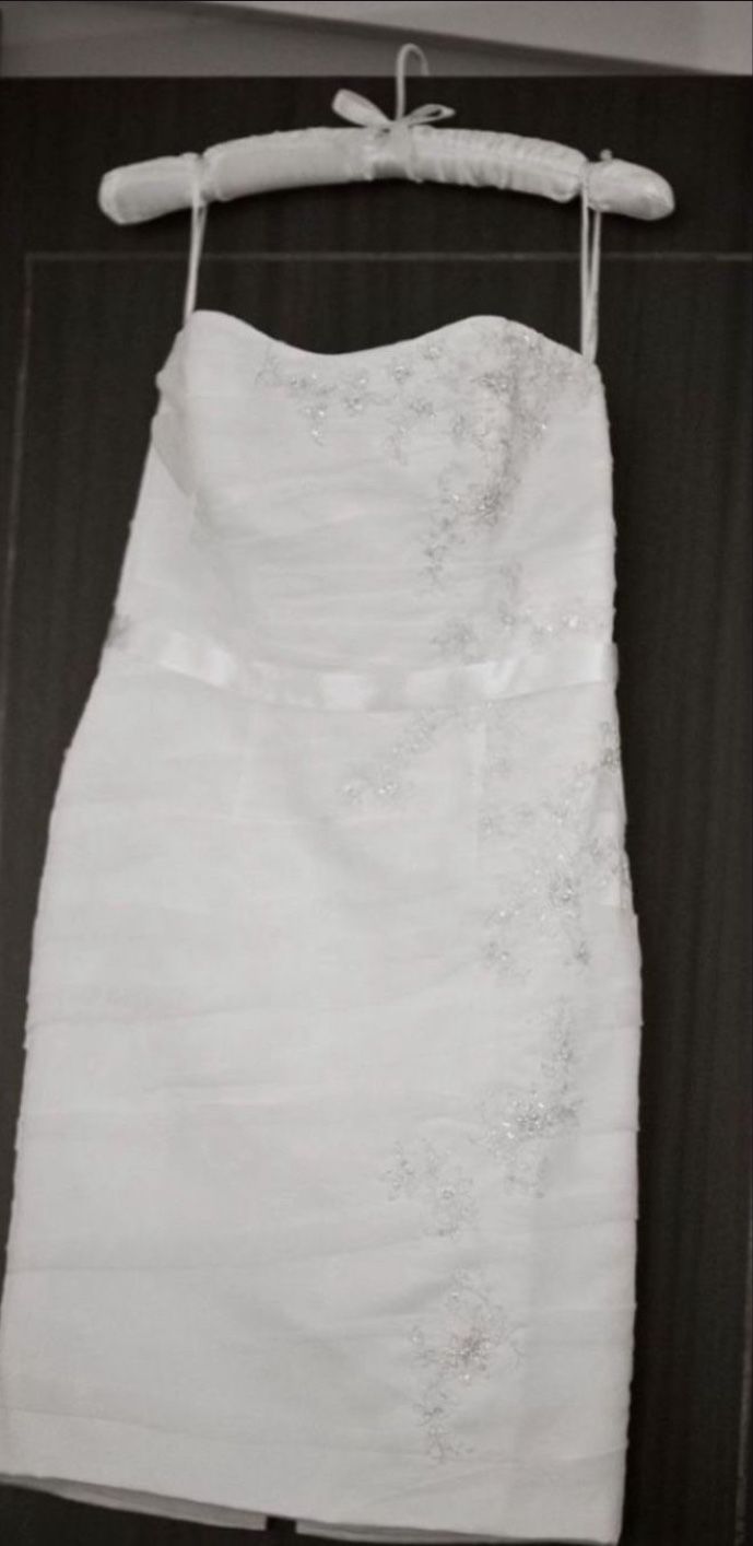 2 Wedding Dresses Size 12/14, Veil, Shoes, Clutch $400