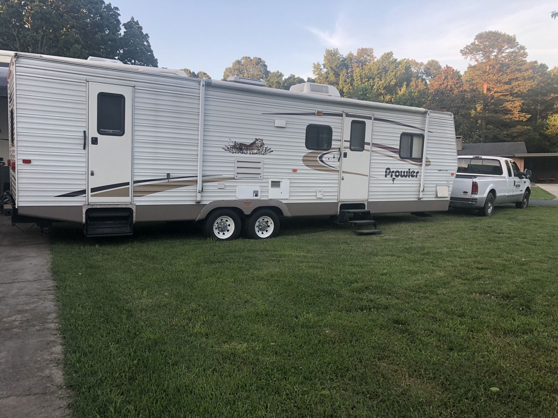 Barely used prowler camper for Sale in Thomasville, NC - OfferUp