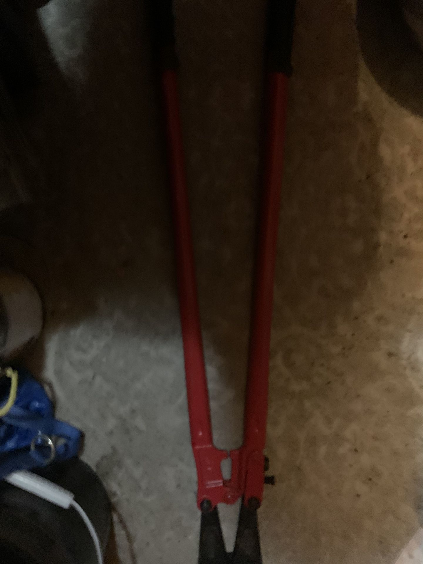 Bolt cutters