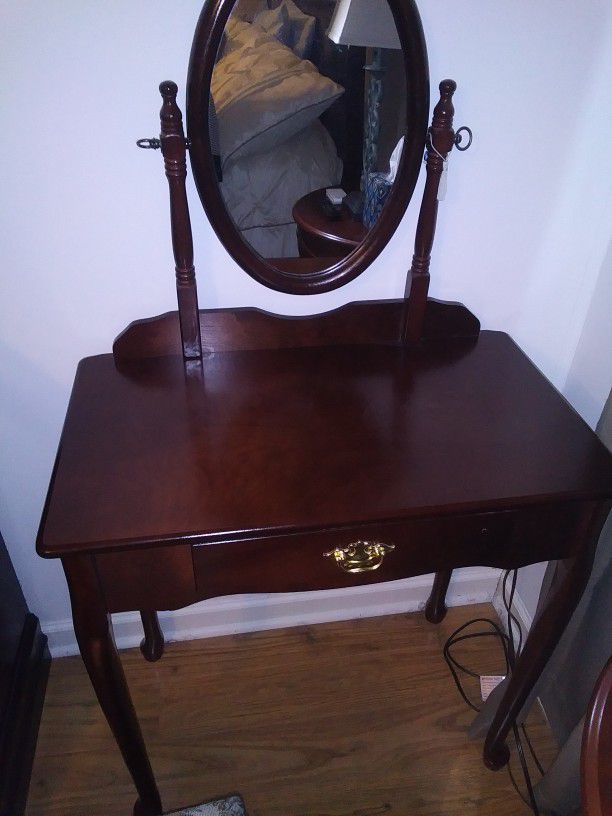 Vanity W/Mirror And Bench