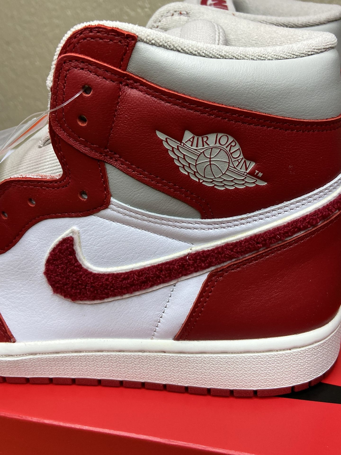 Air Jordan Retro 1 High OG Newstalgia Chenille