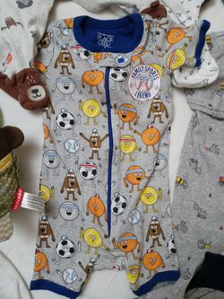 Baby Boy Clothing. 10 Baby Clothes Pieces. Baby Onesie. Baby Bodysuits. Carter's Baby Boy. Baby Boy PJs. Ropita de Bebé  Thumbnail
