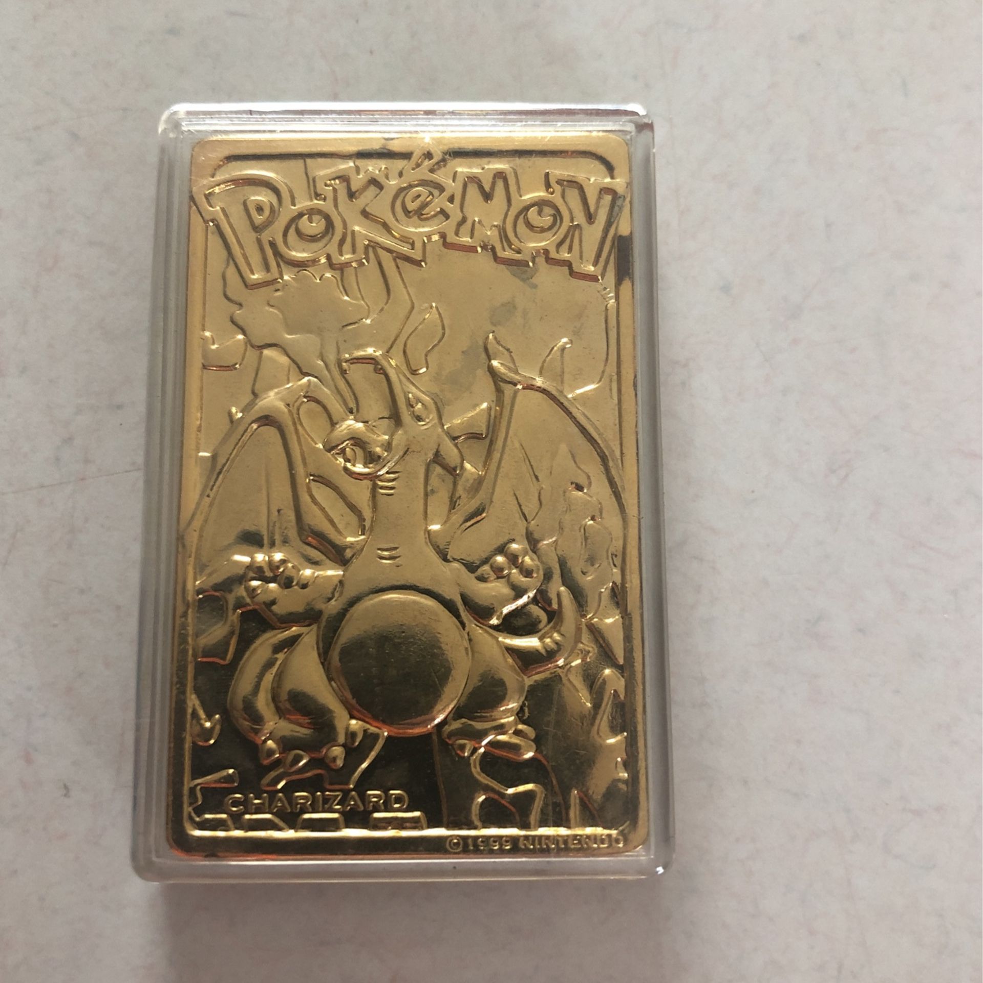 23 Karot Gold collectible Charizard Pokémon Card