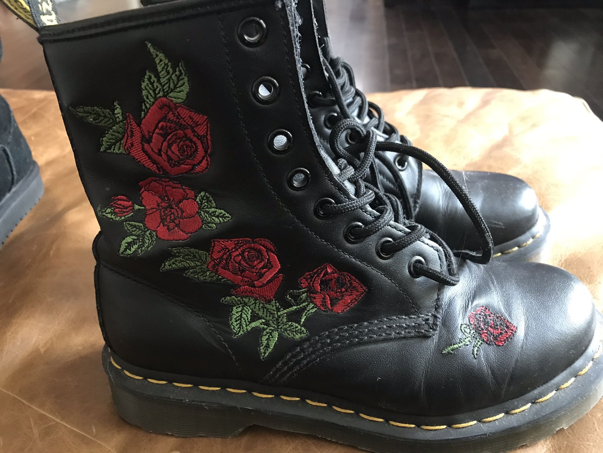 Dr Marten 8 Eye Vonda Black Floral Boots 8