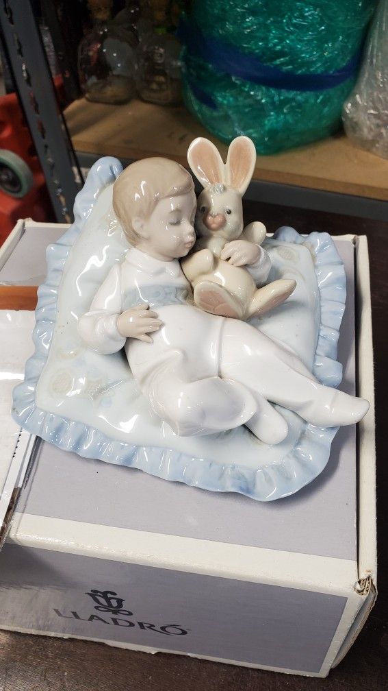 Lladro Porcelain Figurine "Taking A Snooze" #06791. with Box And Paperwork. NICE