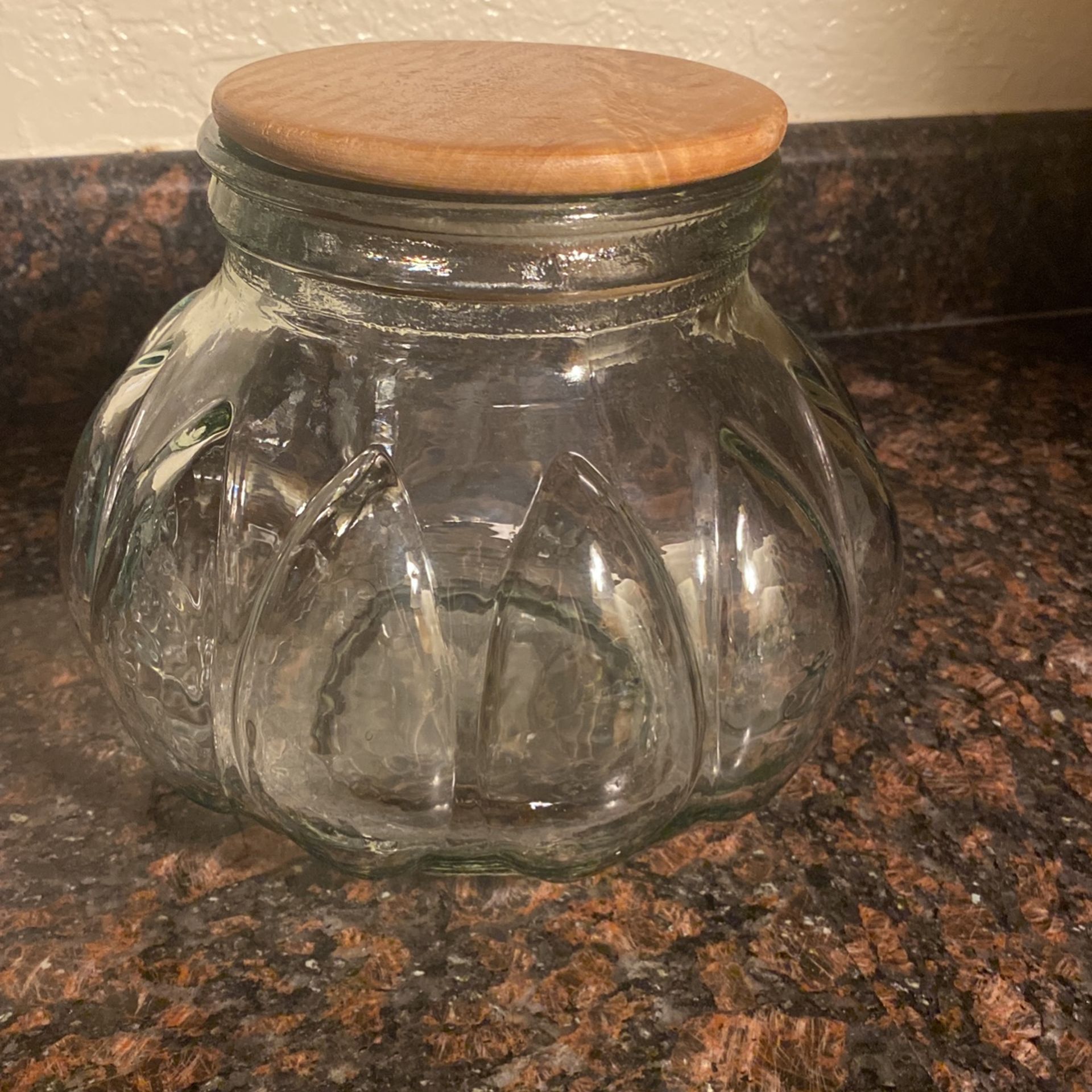 GLASS STORAGE CONTAINER