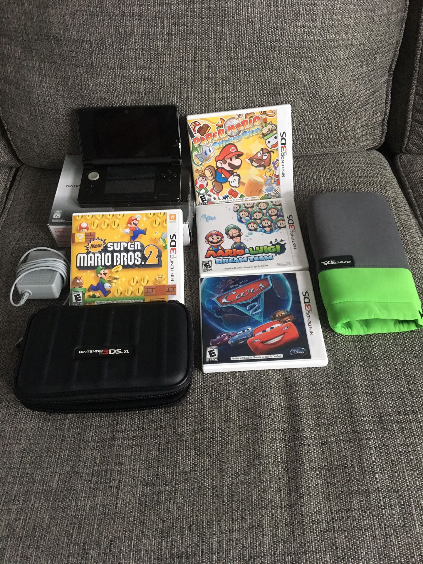 Nintendo 3DS WITH GAMES AND TWO CASES