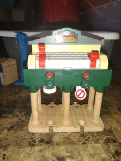 Authentic Thomas & Friends Wooden Train set 20 Train Characters All Sections Work With Sound And Lights Track Is Double Sided Over 150 Pieces Thumbnail