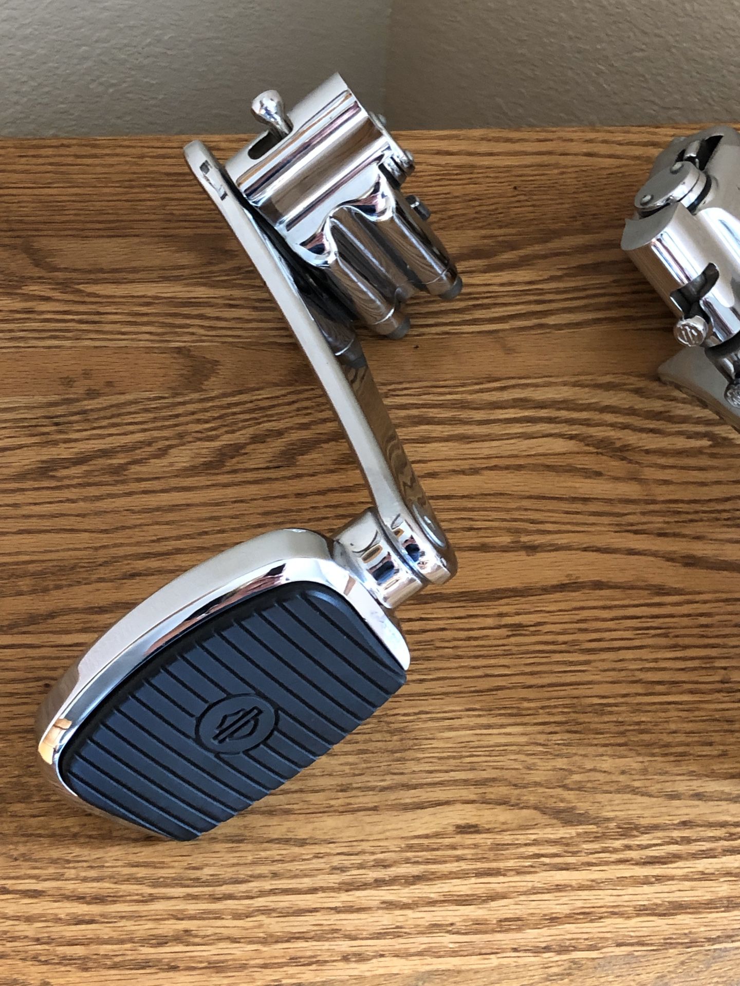 Harley Davidson Adjustable Auxiliary Passenger Footpeg Mounts & Mini