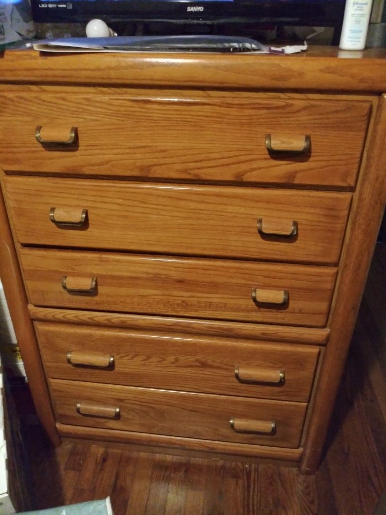 Broyhill nightstand dresser headboard a mirror and full size pillow top mattress like new