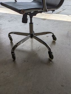 Computer Chair With Rollers Thumbnail