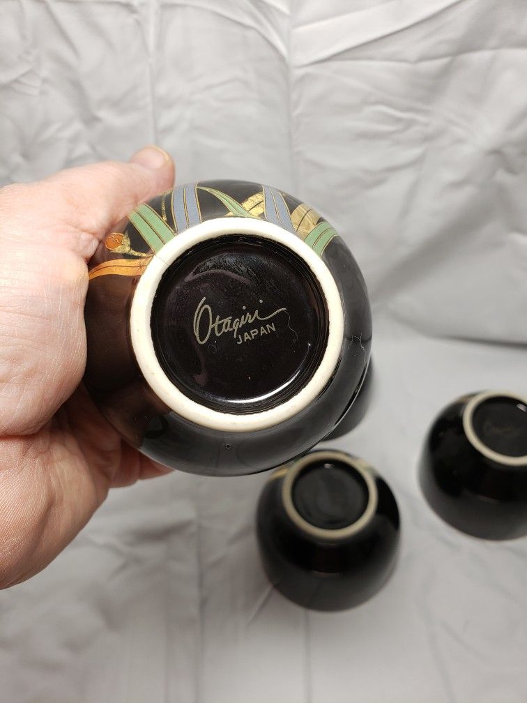 Vintage Ottagiri japan tea cups black with floral design good condition and smoke free home. Measures 2 1/2" T X 3" W .