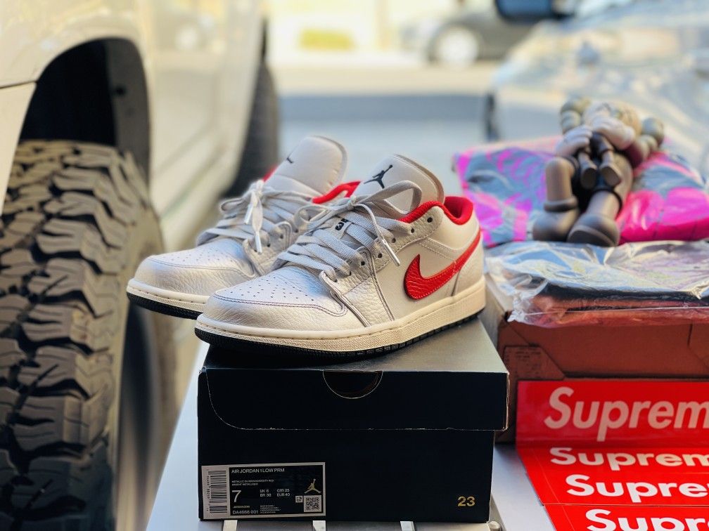 Jordan 1 Low Night Track Size 7 Mens Pre-Owned Sail/Metallic Silver-Varsity Red-Black DA4668-001