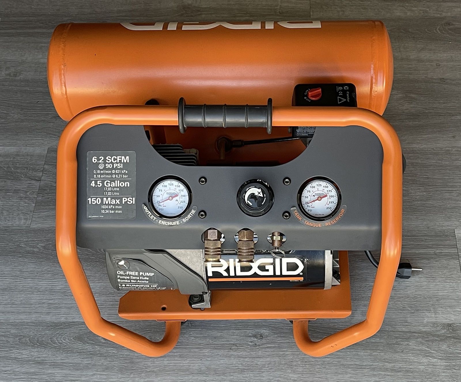 RIDGID Twin Stack OilFree 4.5 Gal Portable Air Compressor Model