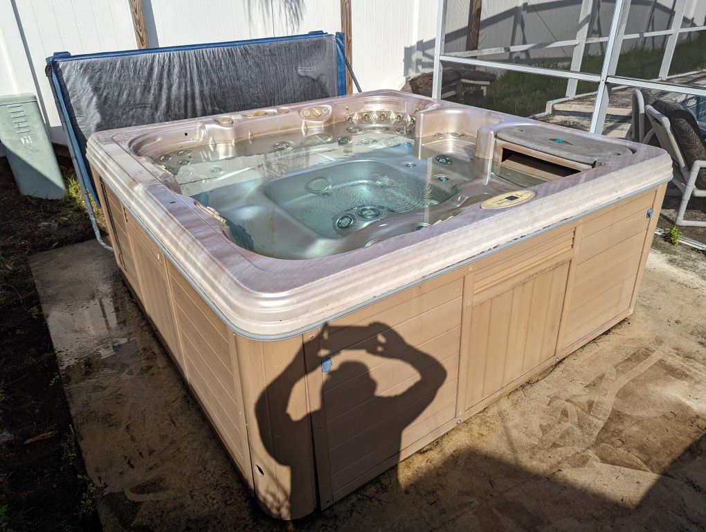 Hot Tub - Pickup Only