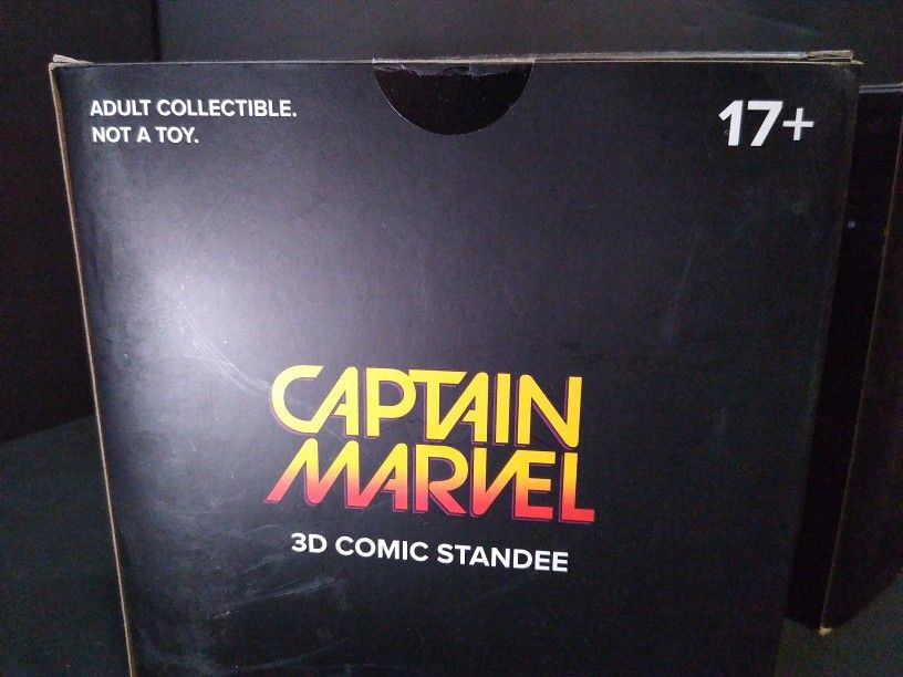 Captain Marvel Lootcrate 3D Comic Standee, Figure