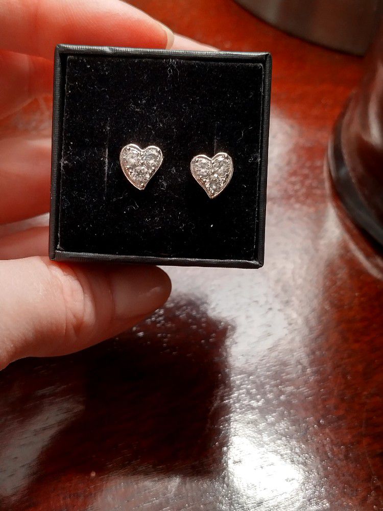 Gorgeous Silver Diamond Heart Earrings