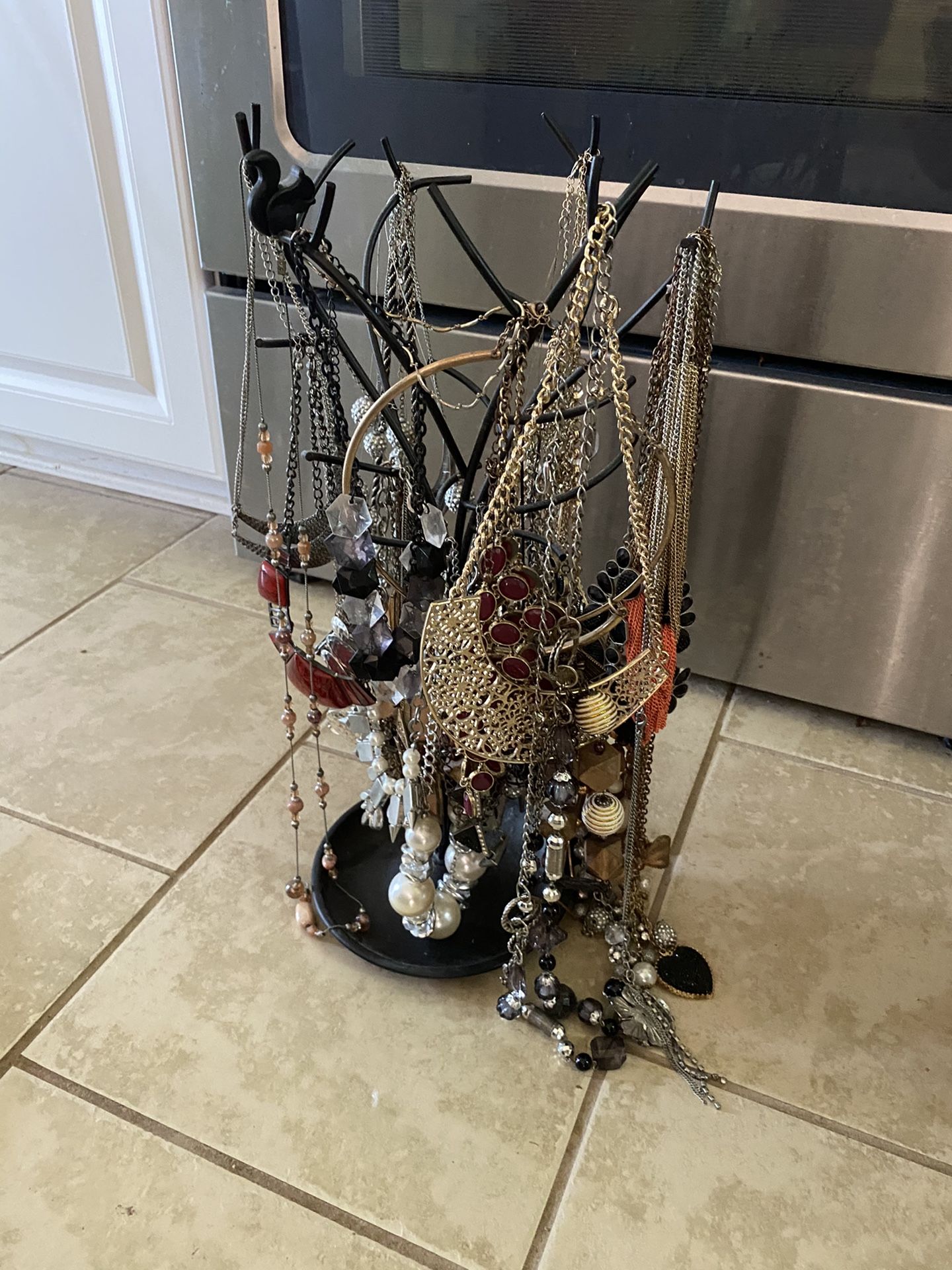 Necklace lot w/holder
