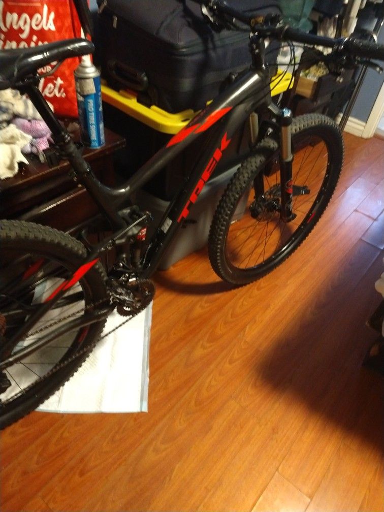 Trek Fuel Ex 8 29 2 Axle Full Suspension Mountain Bike