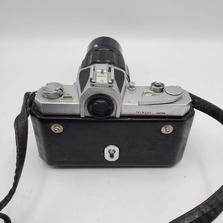 Nikon Nikkormat professional camera 35mm SLR W/ 200 MM Zoom Lens