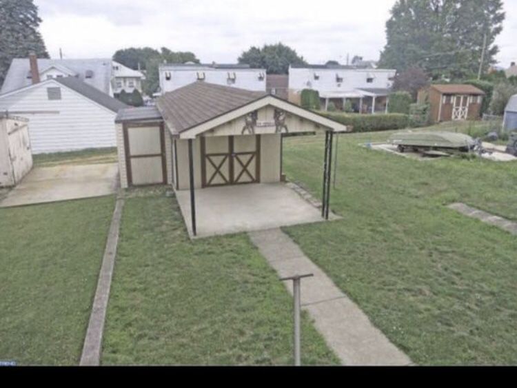 Shed ... 17ft by 7 1/2 ft ... $1200 or best off