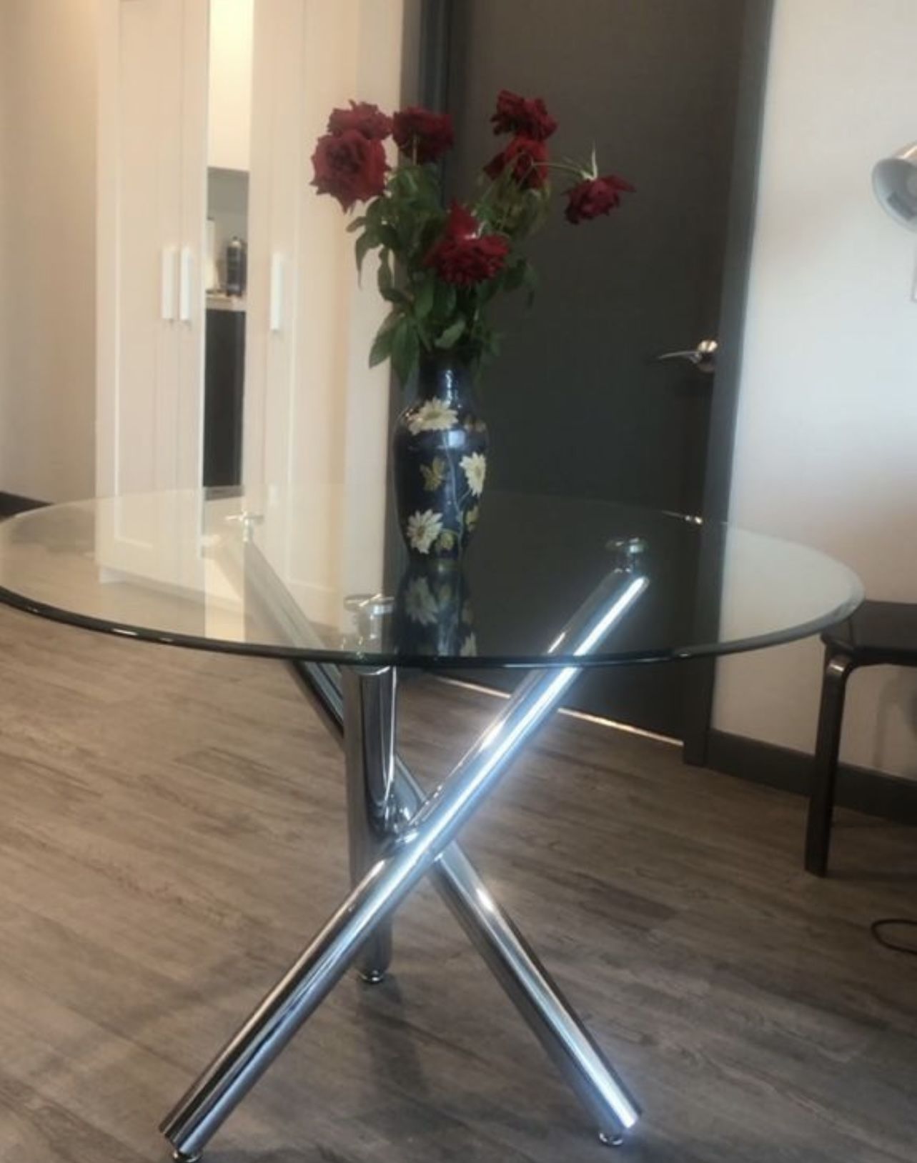 Modern Dinning Table Like New