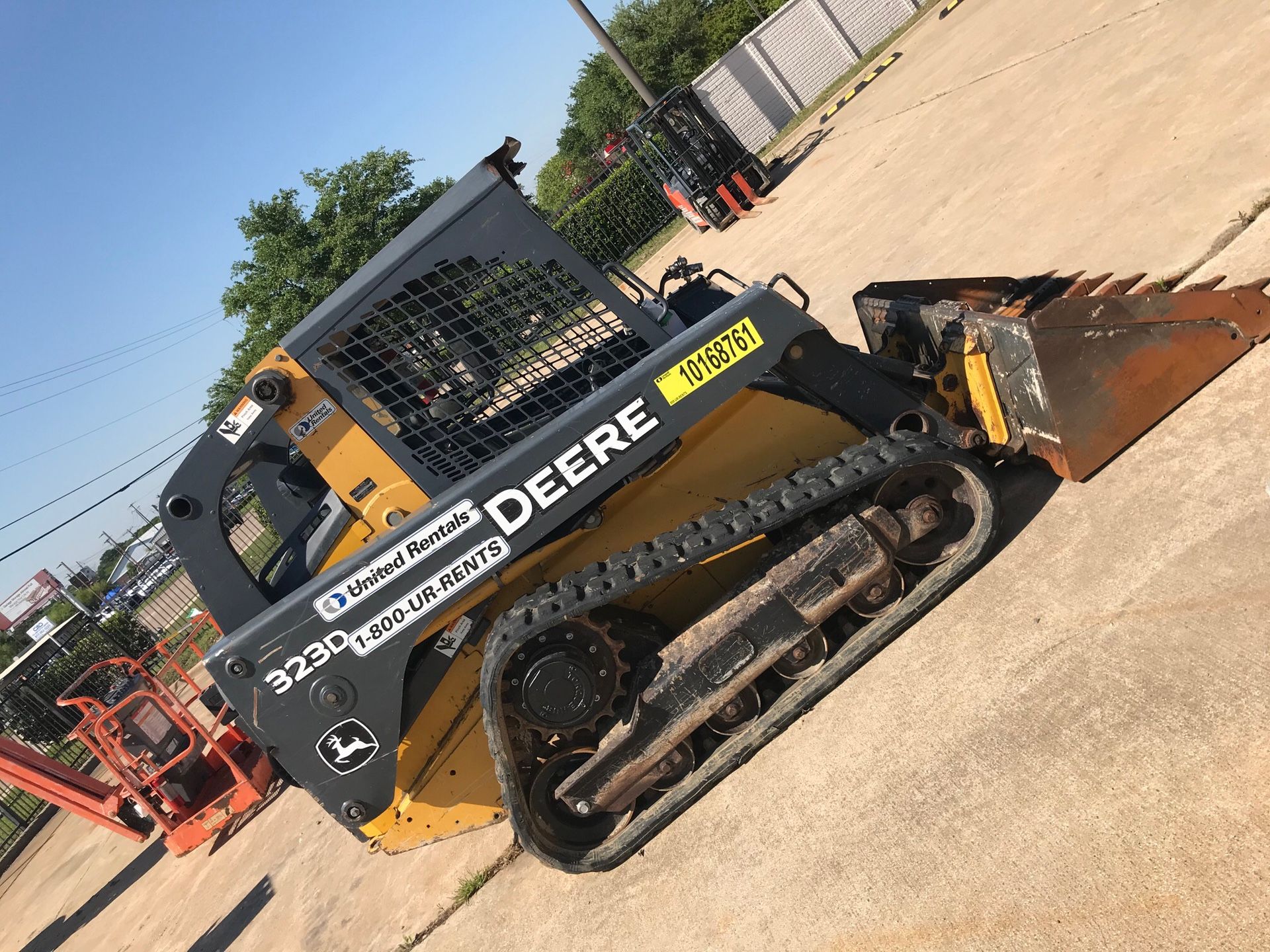 2013 JOHN DEERE 323D SKID STEER