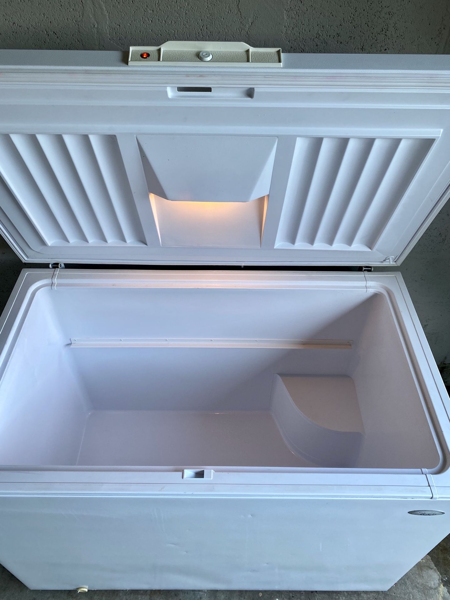 *Clean* 14.5 Cubic Ft Whirlpool Deep Chest Freezer