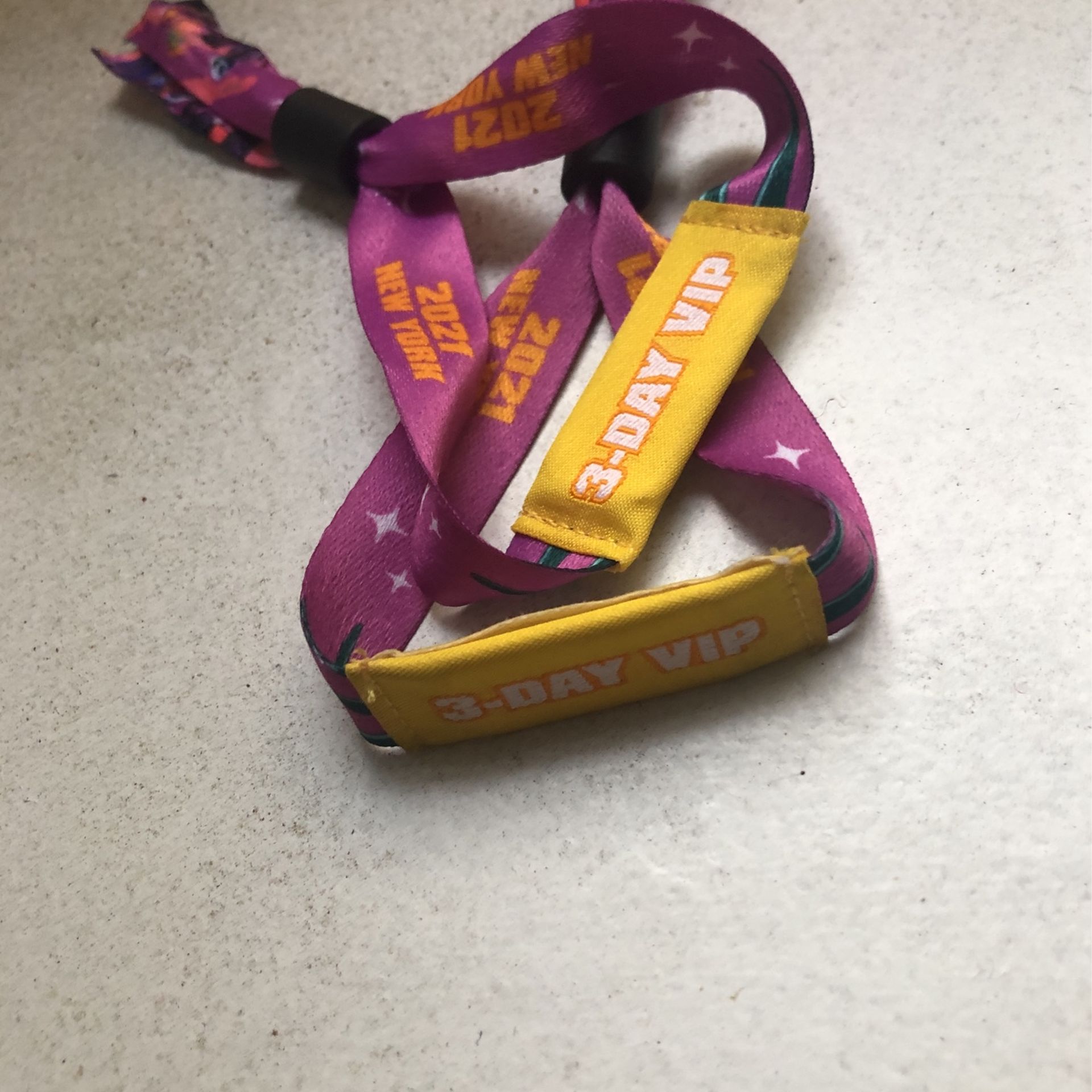 2 VIP ROLLING LOUD WRISTBANDS