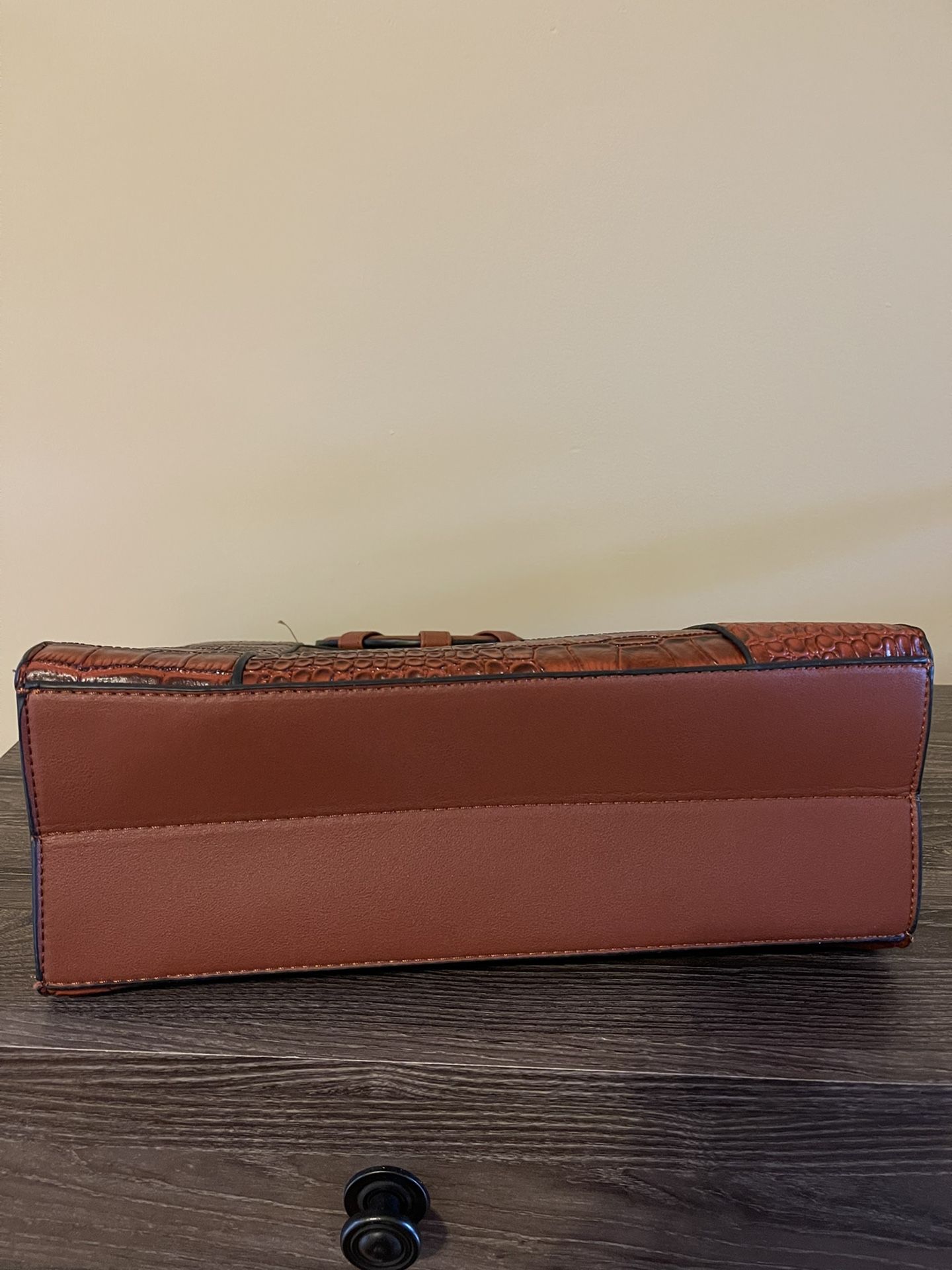 Leather Purse With Shoulder Strap Attachment
