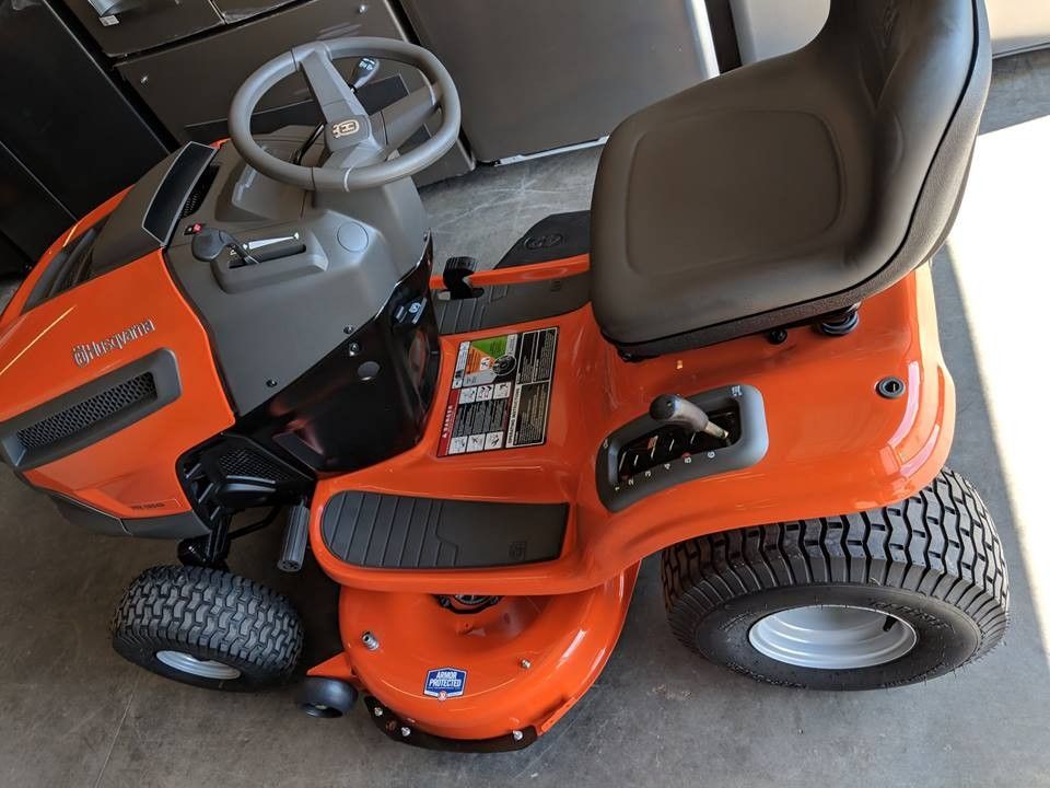 New Husqvarna YTH18542 18.5-HP Hydrostatic 42-in Riding Lawn Mower