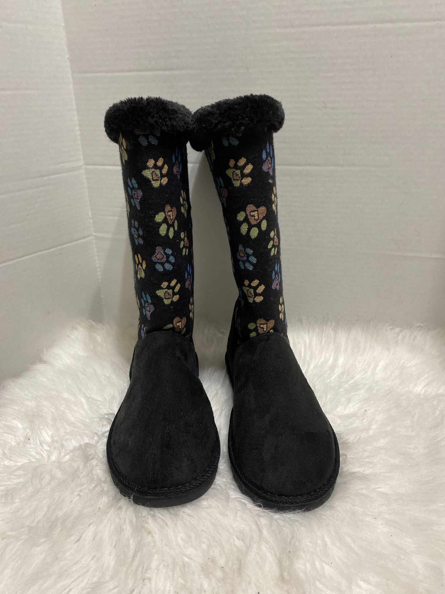 NWB Women’s The Animal Rescue Site Faux Fur Lined Paw Print Boots Size 8 Black