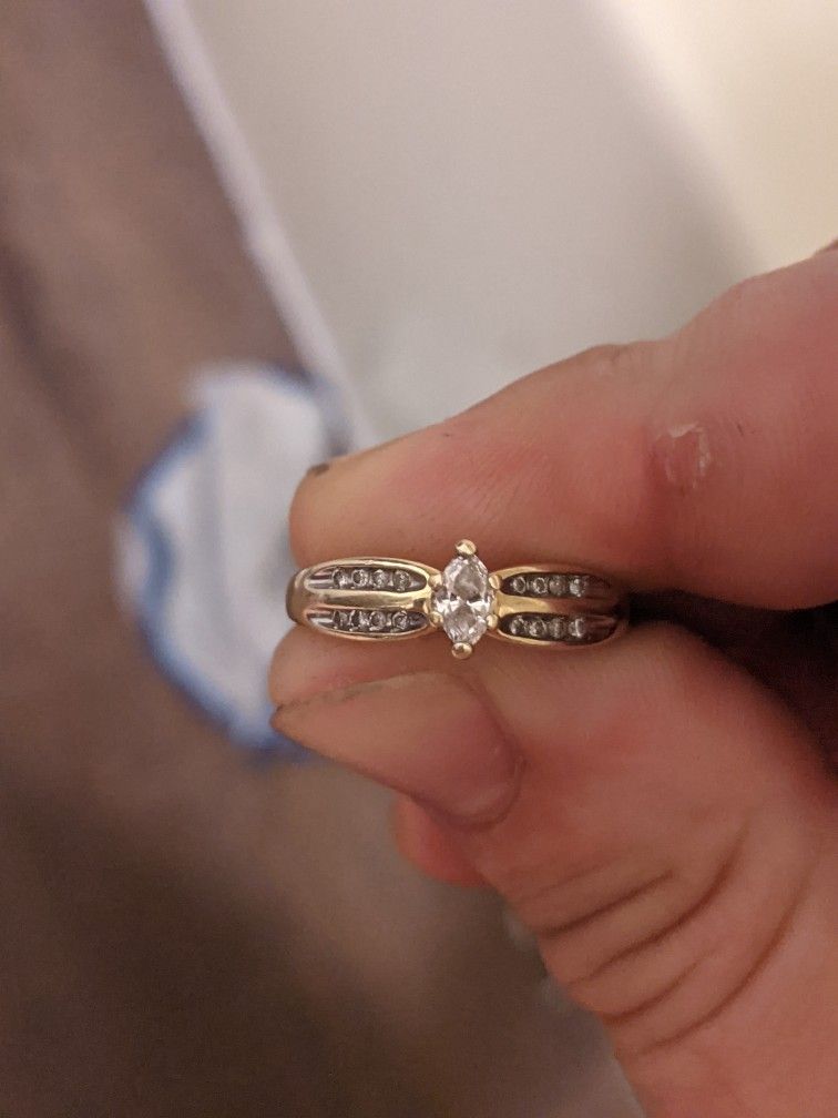Engagment Ring Set 10k Gold Real. 5carat Diamonds