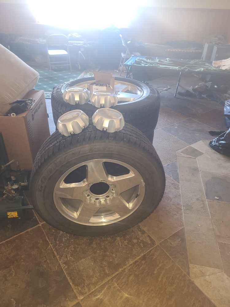 rim with everything and tire for chevy silverado with 8 lugs in very good condition