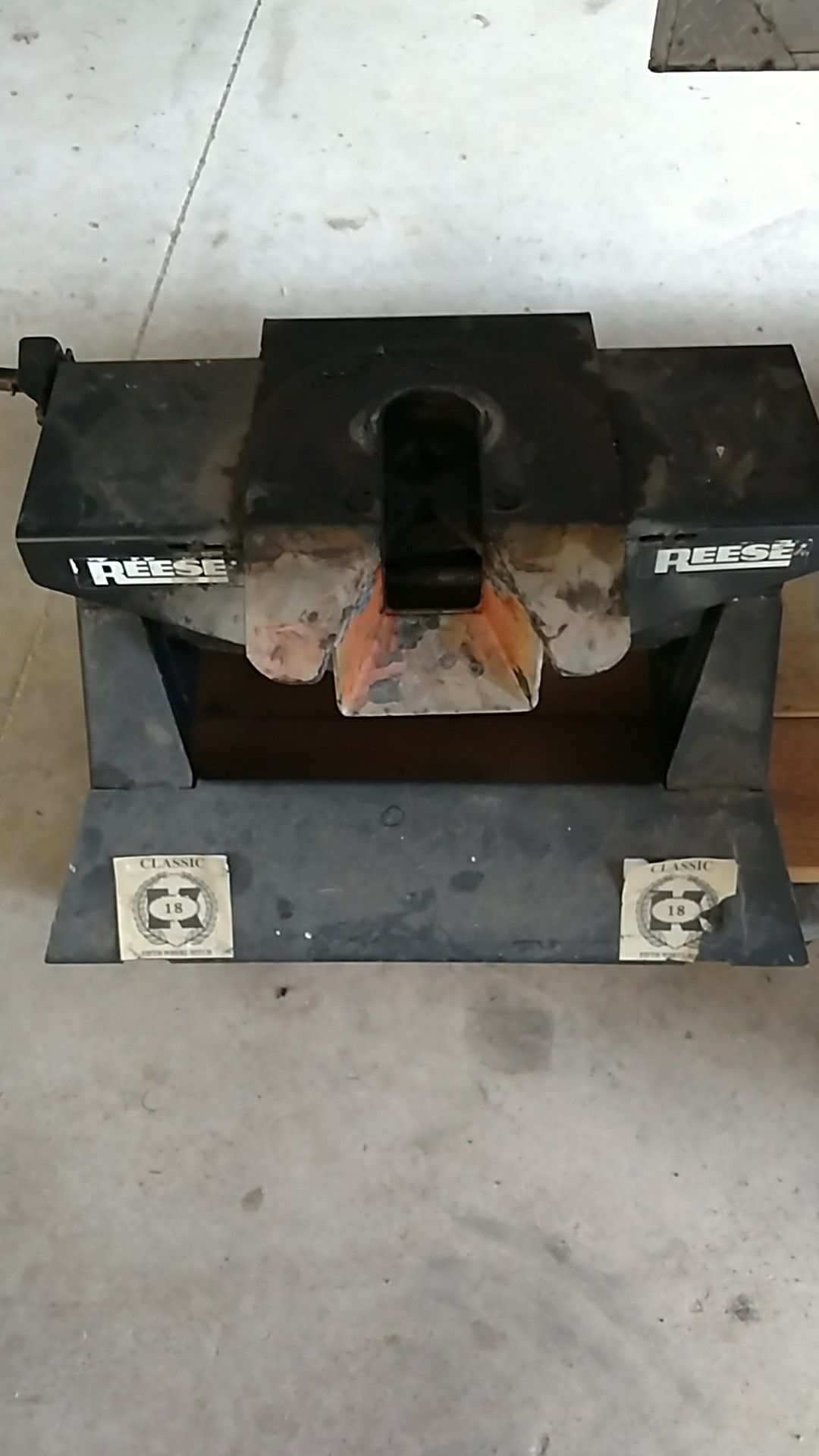 Classic 18 Reese fifth wheel hitch