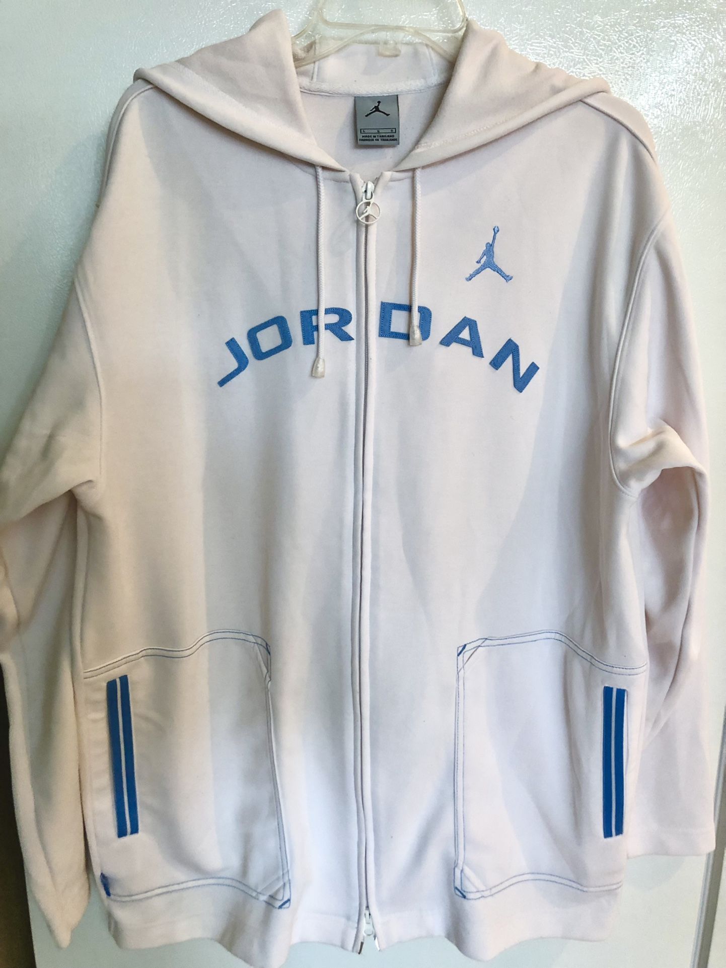 Men's JORDAN Jacket- Full Zip Up- Euc XL- White W Blue The Picture Makes It Look Like Stains On Front But It’s Just Shadows Its In Great Condition