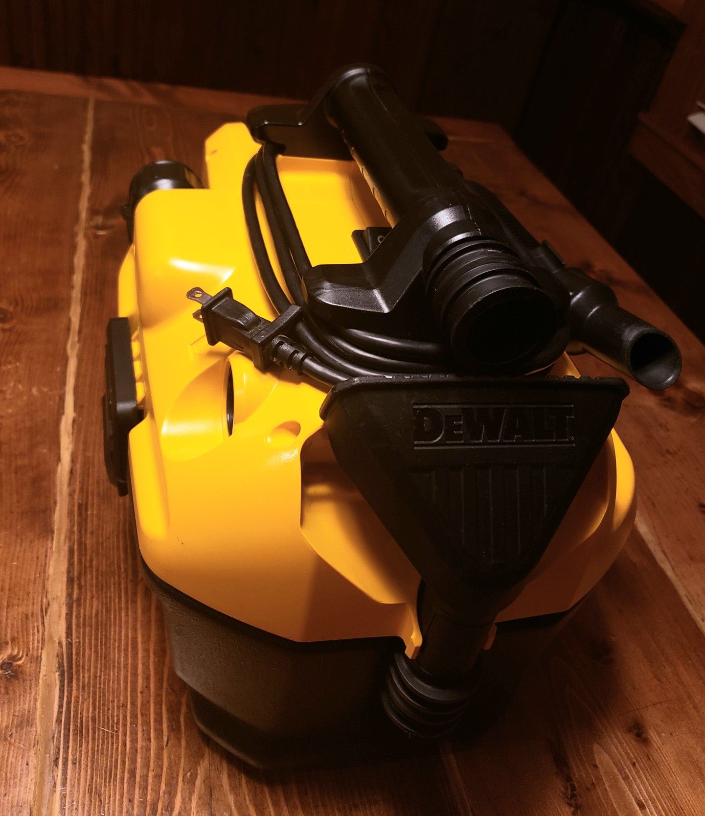 DEWALT 18/20V MAX CORDLESS/CORDED WETDRY VACUUM DCV581H for Sale in Kirkland, WA OfferUp