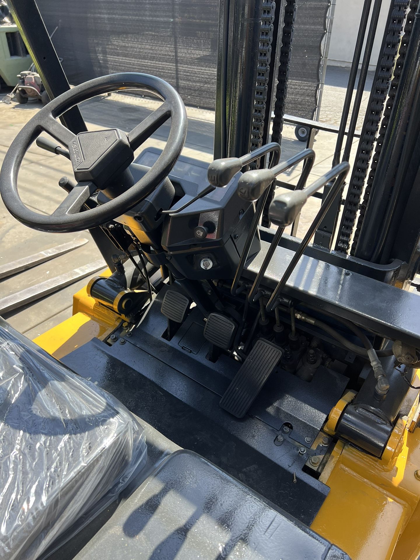 Komatsu Forklift 10,000 pound capacity