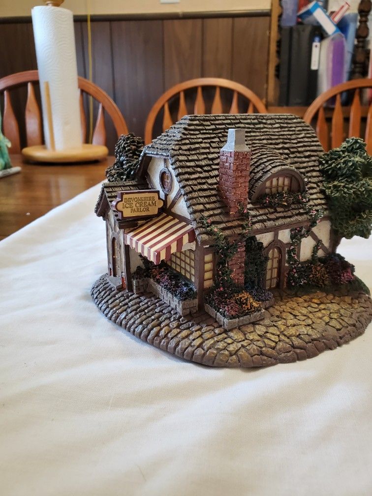 THOMAS KINKADE LAMPLIGHT VILLAGE "DREAMSHIRE ICECREAM