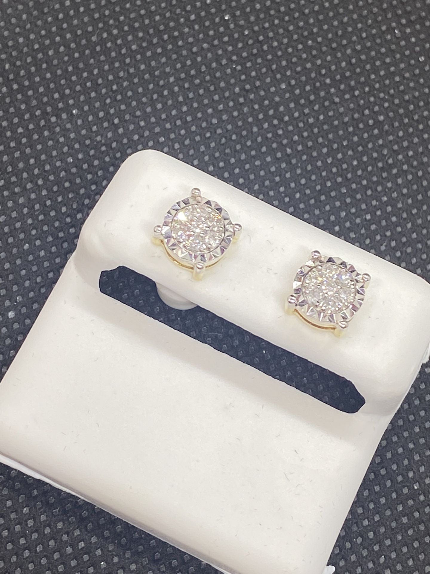 10KT GOLD AND DIAMOND EARRINGS OF 0.54 CTW AVAILABLE ON SPECIAL SALE 