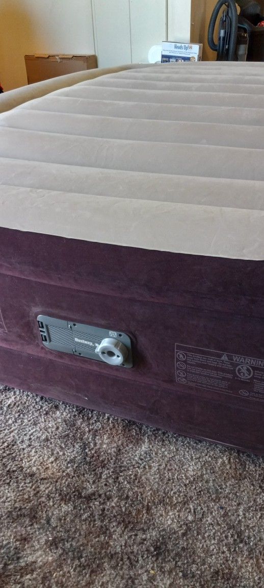 Queen Size Air Mattress 20 Inch With Built In Pump, Bestway