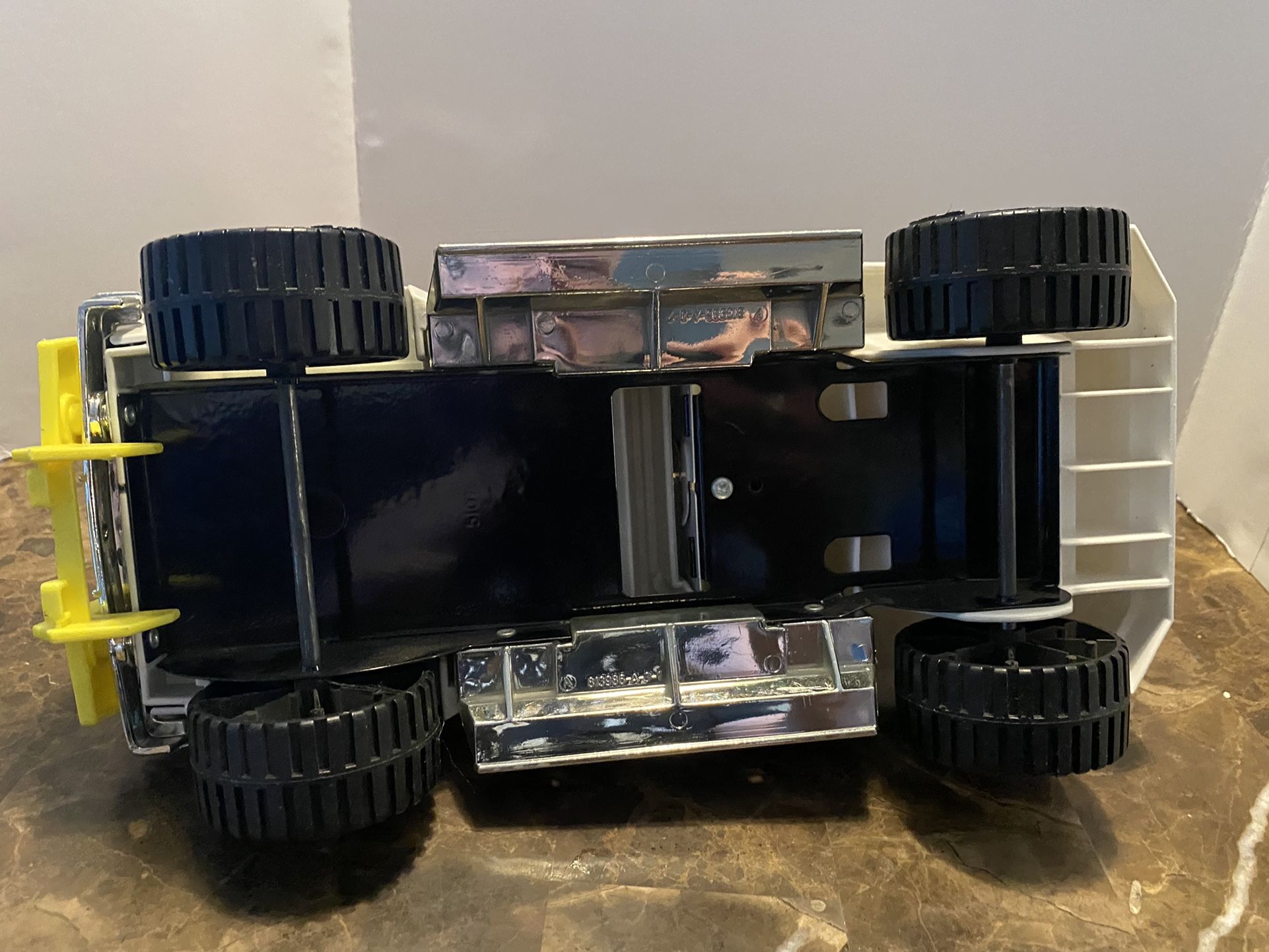 Vintage 1983 Large Tonka tow truck wrecker great condition colors Race Team 5. Measures 14” long.