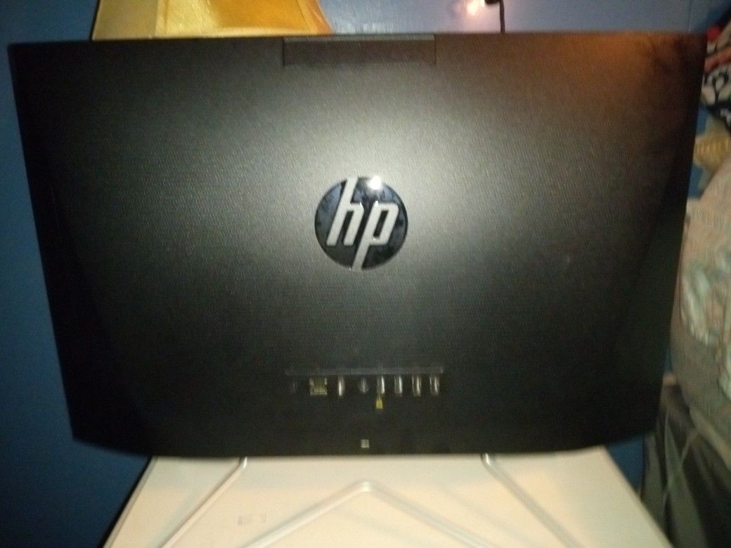 HP 22 AIO R3 Touch 8GB/1TB Desktop All-In-One