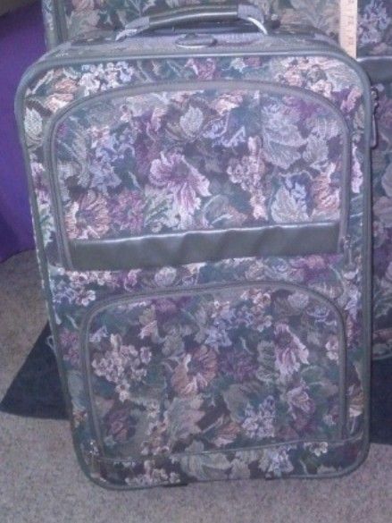22 Inch rolling suitcase LUGGAGE- In Good Condition