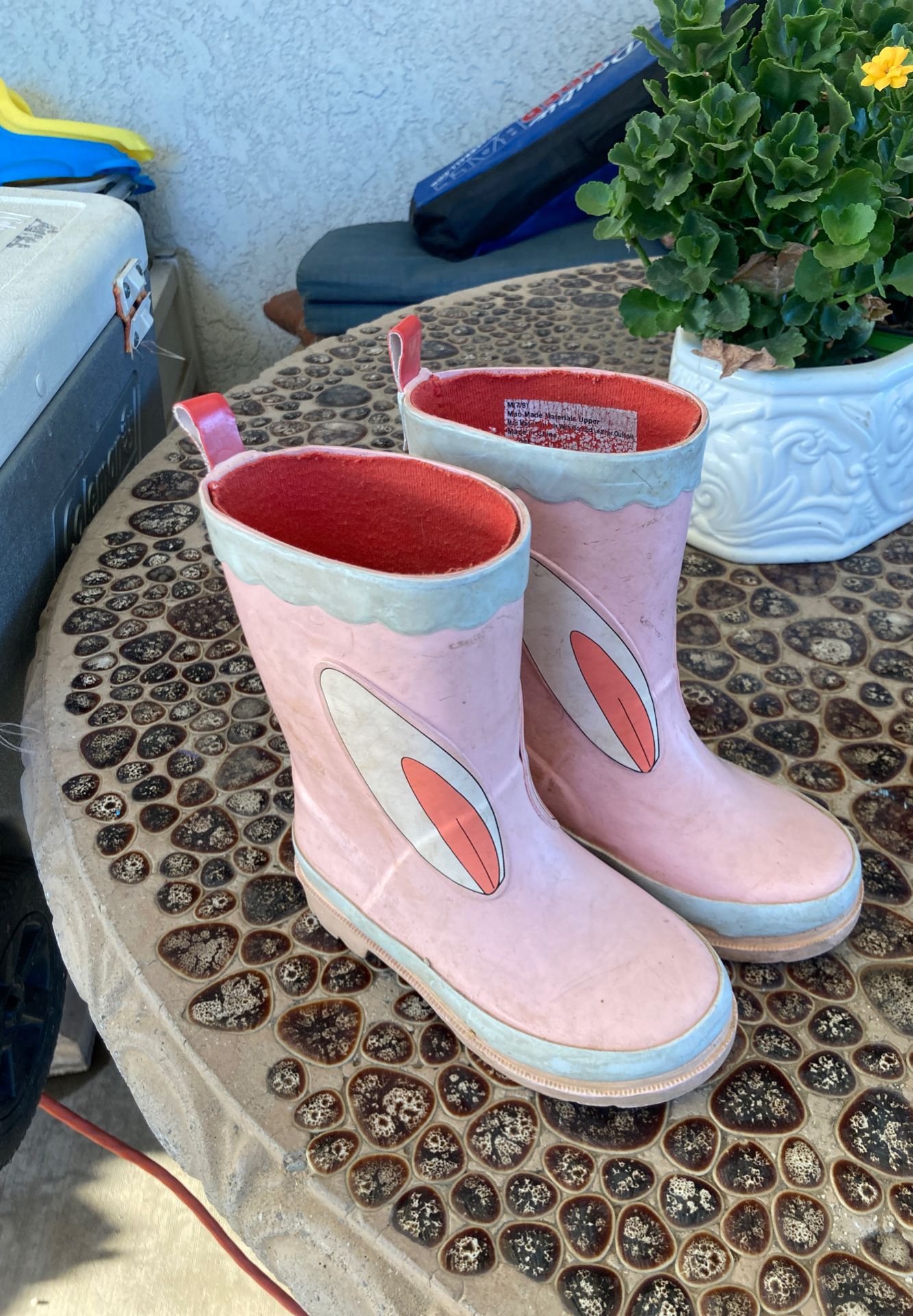 Rain boots size 7/8 toddler